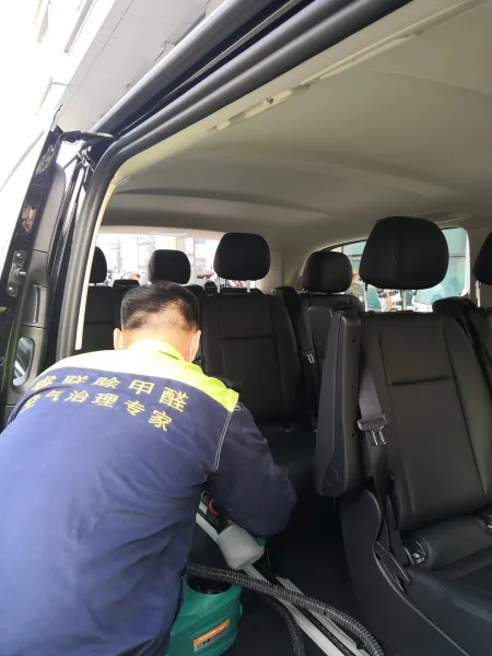 奔驰商务车除醛净化施工照片